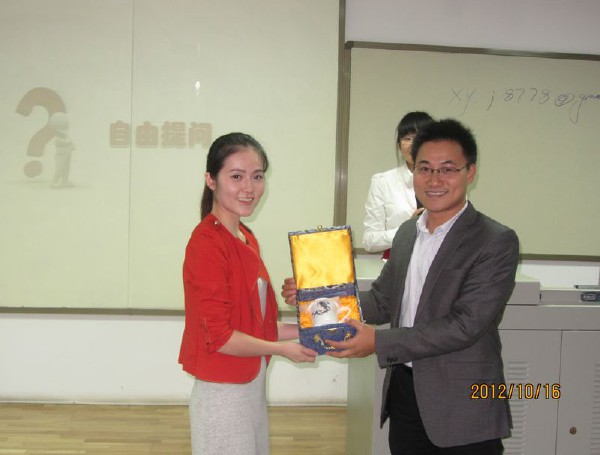 Bevictor伟德大学生职业生涯规划系列讲座之 求职及职场经验分享 2(1).JPG