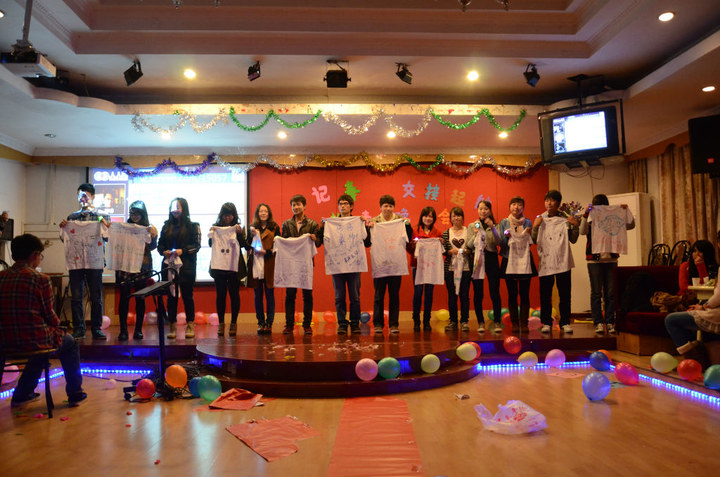 Bevictor伟德第九届团学联迎新送老晚会完美落幕 (6).jpg