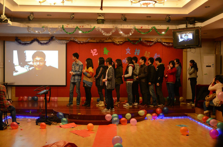 Bevictor伟德第九届团学联迎新送老晚会完美落幕 (4).jpg