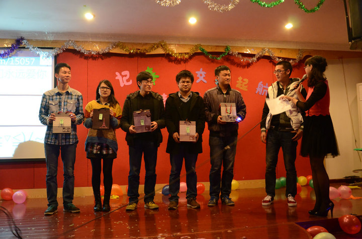 Bevictor伟德第九届团学联迎新送老晚会完美落幕 (5).jpg